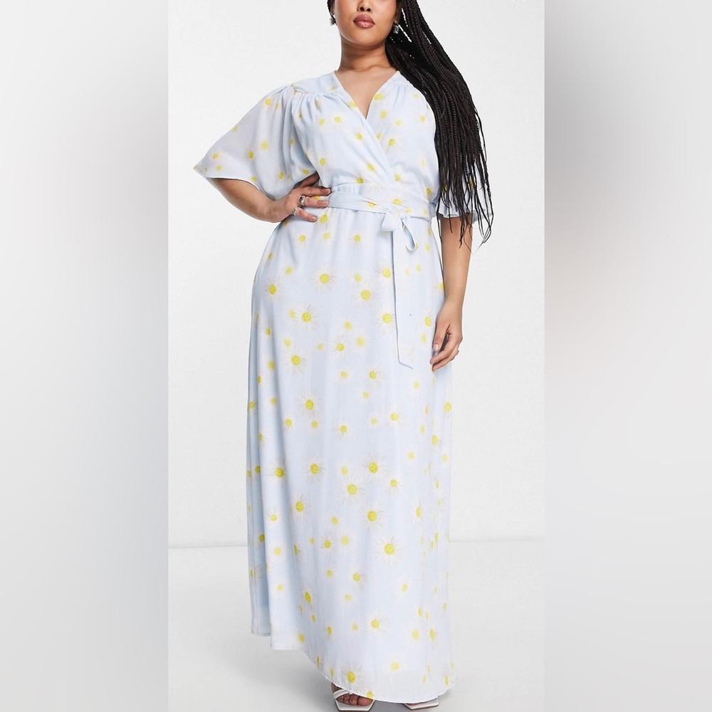 Twisted Wunder Plus wrap front midi/maxi dress in daisy print